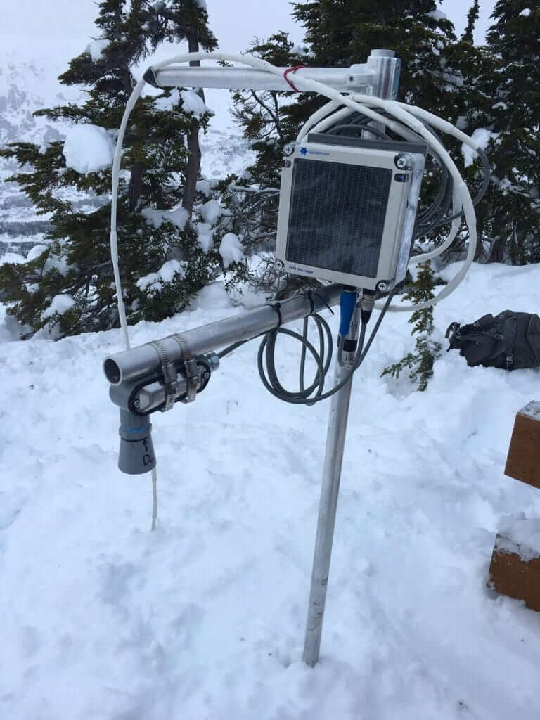Turnagain_Pass_close_shot_of_beadedstream_datalogger_setup